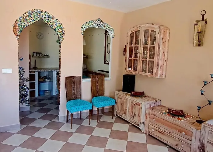 Bungalow Con Encanto, 100M2, A 800 M De La Playa