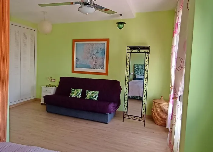Bungalow Con Encanto, 100M2, A 800 M De La Playa