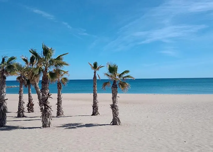 Bungalow Con Encanto, 100M2, A 800 M De La Playa